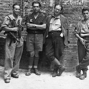 Un gruppo di “maiellini” a San Severino Marche, 1944