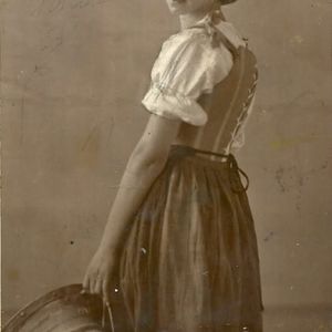 Donna in costume
